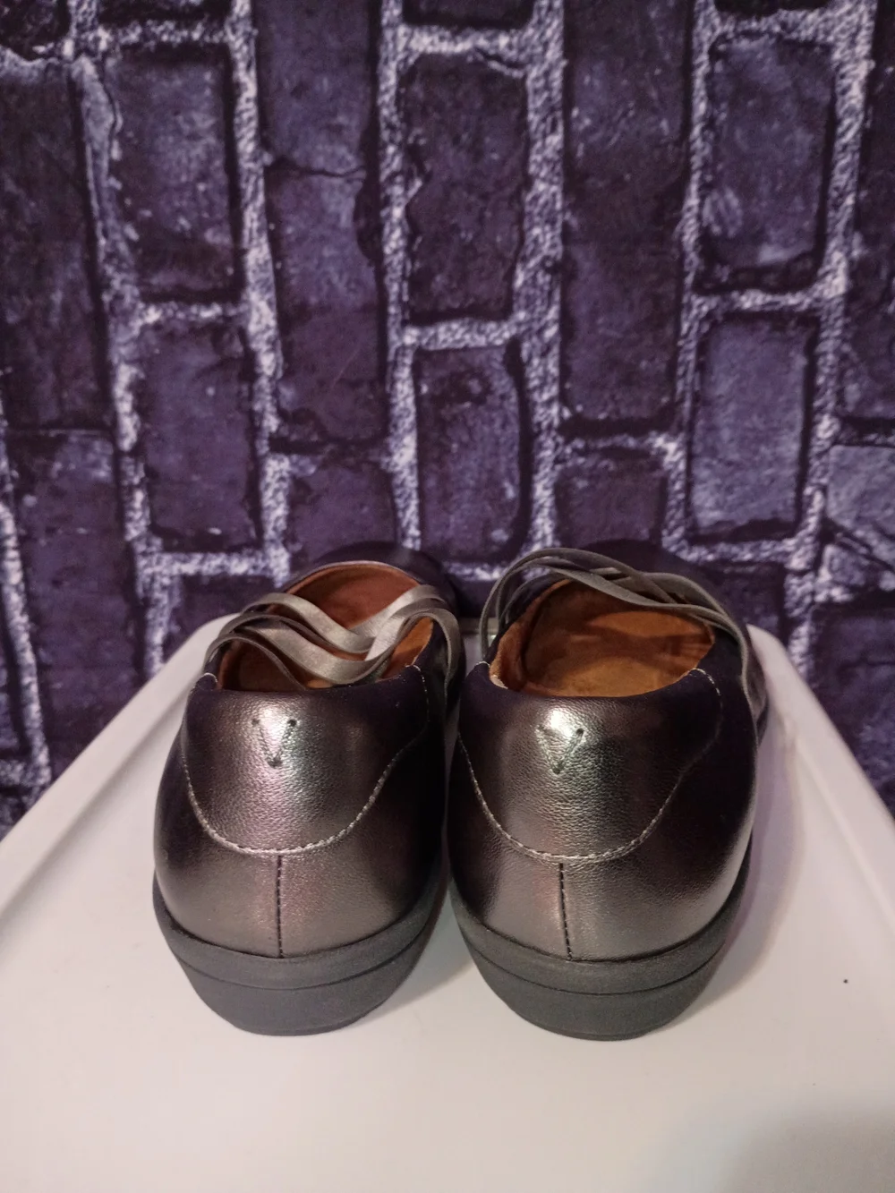 Vionic Metallic Gray Crisscross Strap Ballet Flat Size 10 NEW